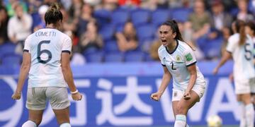 Argentina's defender Agustina Barroso (R) celebrates with Argentina's defender Aldana Cometti at the end of the France 2019 Women's World Cup Group D football match between Argentina and Japan, on June 10, 2019, at the Parc des Princes stadium in Paris\u002E (Photo by Kenzo TRIBOUILLARD / AFP)
