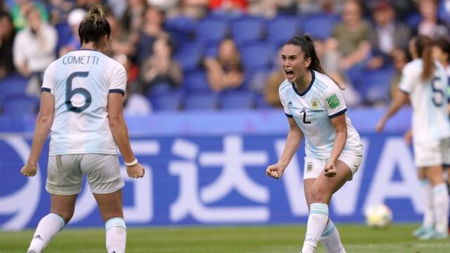 Argentina's defender Agustina Barroso (R) celebrates with Argentina's defender Aldana Cometti at the end of the France 2019 Women's World Cup Group D football match between Argentina and Japan, on June 10, 2019, at the Parc des Princes stadium in Paris\u002E (Photo by Kenzo TRIBOUILLARD / AFP)