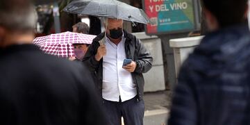 Parece que el mendocino se transforma cuando hay lluvia. Según el tweet, estas son las características del mendocino cuando llueve.