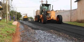 Continúan las obras de asfaltado en las calles obereñas.