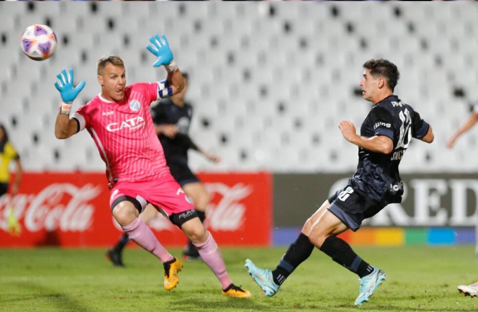 Increíble: el gol que se perdió Pablo Vegetti con el partido 0 a 0 para Belgrano