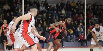 Argentino Jr, Huracán, Blanco y Negro y Sarmiento semifinalistas del Oficial de Básquet