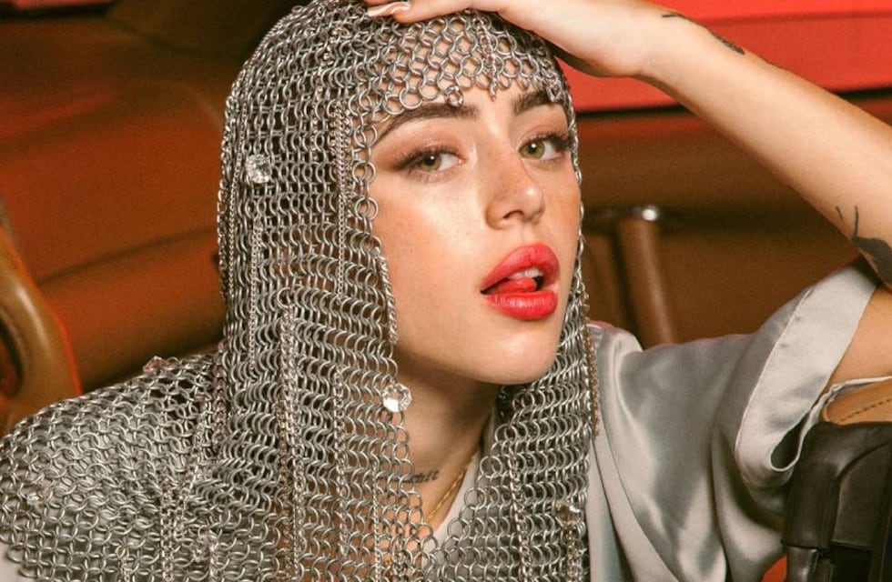 Nicki Nicole lució un traje “total black” y revolucionó Instagram con su estilo