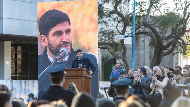 El gobernador Maximiliano Pullaro encabezó este martes en Rafaela el acto oficial por el 9 de Julio, al conmemorarse el 208° aniversario de la Declaración de la Independencia Nacional.