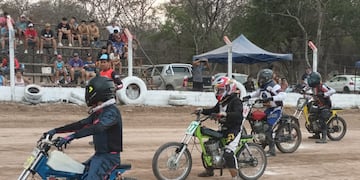 Organizado y fiscalizado por el Departamento de Deportes Extremos de la Municipalidad de San Pedro de Jujuy, el rugir del deporte motor llega al circuito "César Torres" este domingo desde las 9:00.