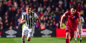 El juvenil Francisco Pozzo hizo su debut en la derrota de Talleres en La Paternal. ¿Sigue como referente de área? (Prensa Talleres)
