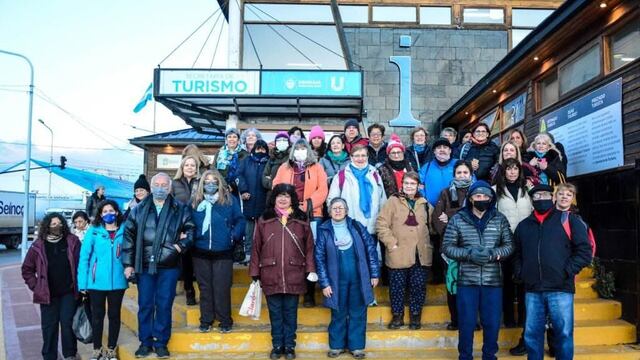 Un nuevo contingente de adultos mayores navegó por el Canal Beagle