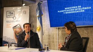 El gobernador Carlos Sadir y la ministra Isolda Calsina presentaron la aplicación móvil #tujujuy que permitirá a los ciudadanos interactuar con los servicios estatales.