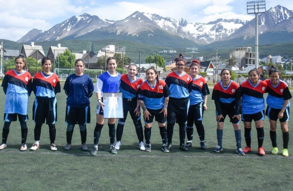 Ushuaia: El instituto Municipal de Deportes hizo un reconocimiento a la jugadora Macarena Espinoza