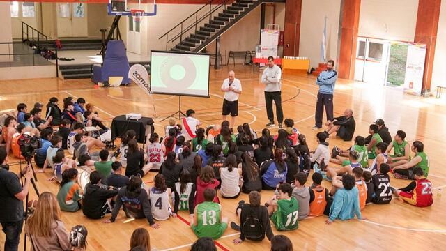 Exitosa clínica de básquetbol en Ushuaia y Río Grande