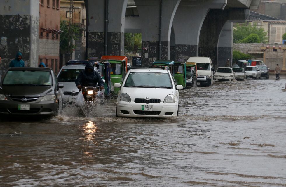 Alerta por la Tormenta de Santa Rosa: recomendaciones para manejar con fuertes lluvias