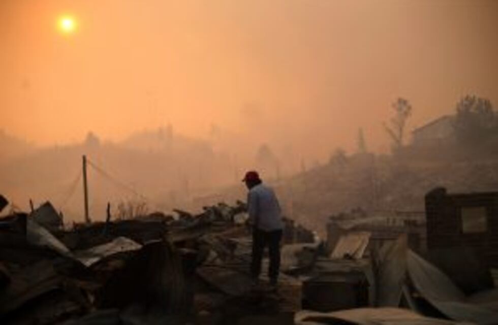 Bomberos de Argentina, México y Francia ayudan a Chile por los incendios