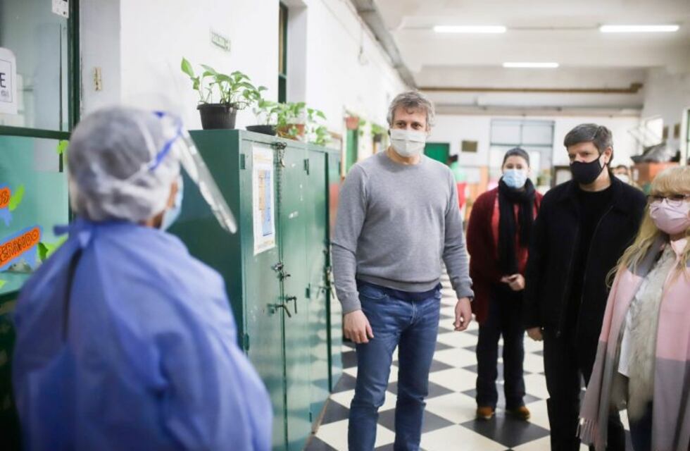 El jefe de Gabinete porteño desmintió que "ya esté decidido flexibilizar la cuarentena"