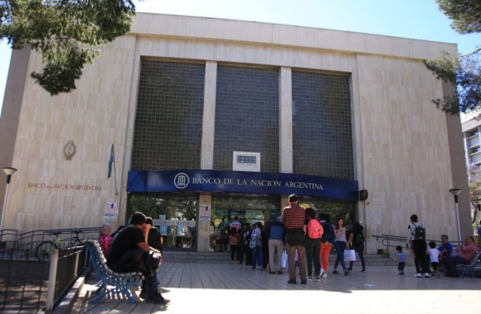 Dos ex directivos del Banco Nación le sacaron $240.000 de la cuenta a un cliente: van a juicio