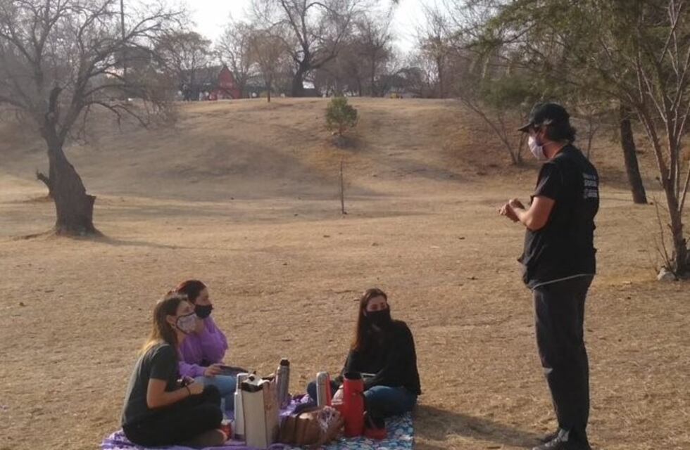 Coronavirus en Córdoba: la Policía desconcentró grupos que incumplían medidas sanitarias