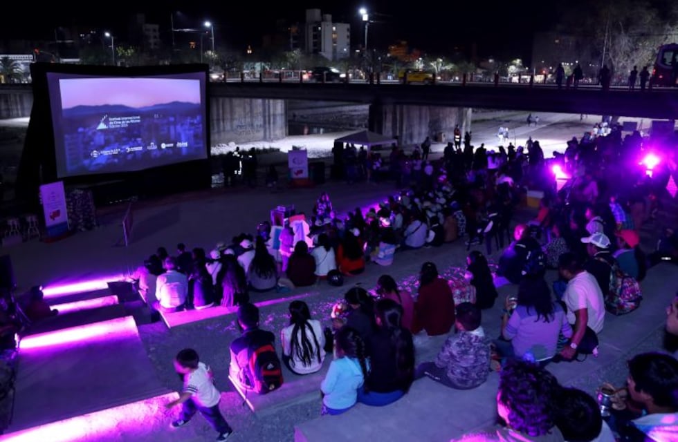“Cine Móvil” en Claromecó, Reta y Orense