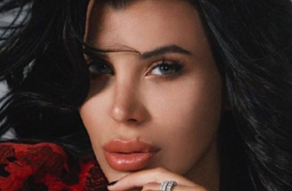 Charlotte Caniggia y un top estilo medieval con transparencias que deslumbró