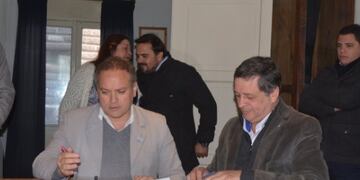 El ministro Gianni Venier y el intendente de Las Heras, Daniel Orozco firmaron el convenio.