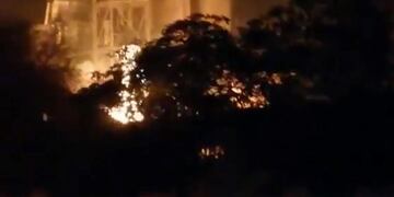 Sigue ardiendo el ingenio La Esperanza, en Jujuy