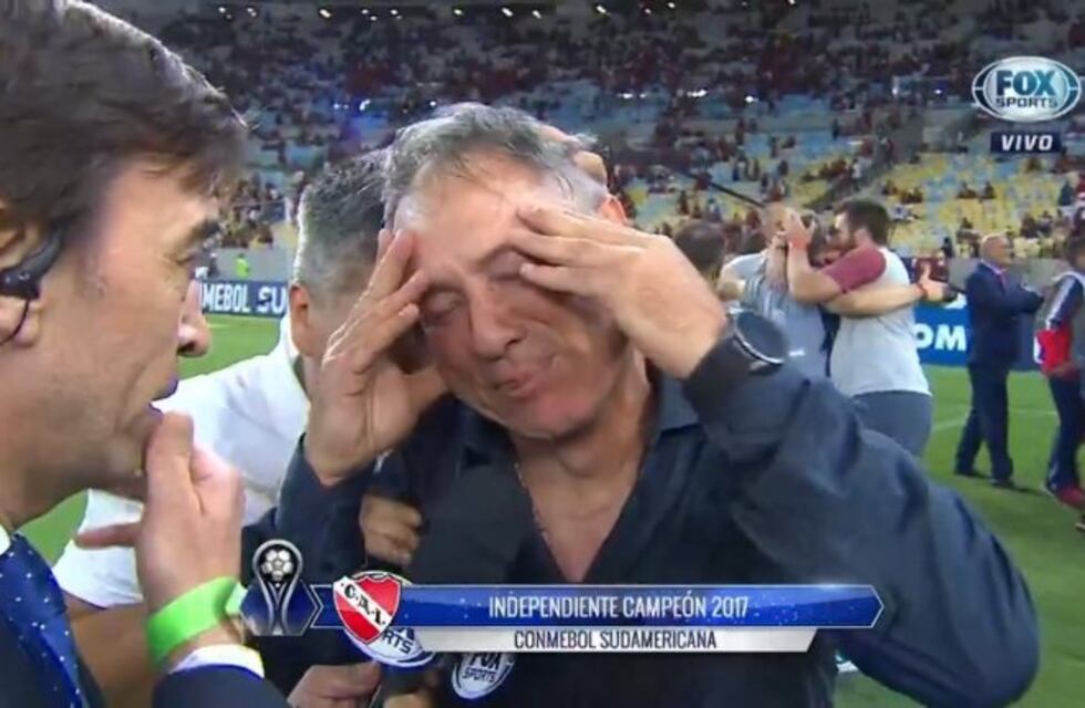 ¡Emocionante! El llanto de Holan tras la obtención de la Copa Sudamericana