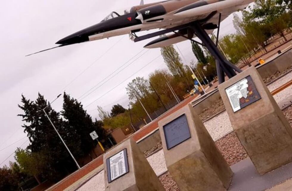 Vandalismo: profanaron las placas de los veteranos y héroes de Malvinas en Luján de Cuyo