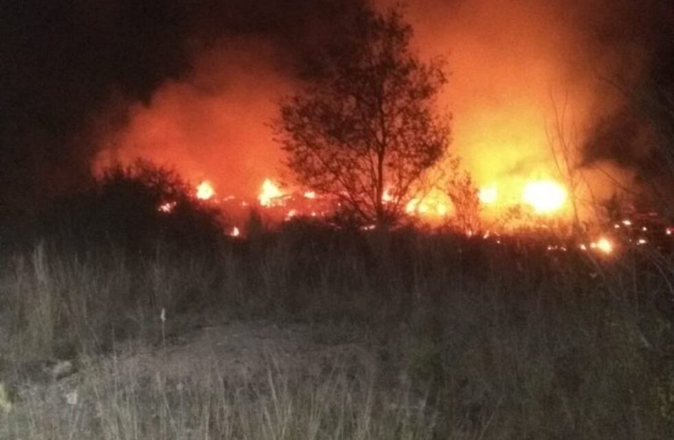 Quema imprudente de podas provocó un gran incendio en Carlos Paz