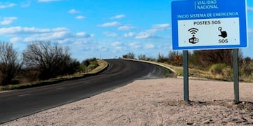 Postes SOS en la ruta 146 entre San Luis y Monte Comán\u002E Foto: El Semiárido
