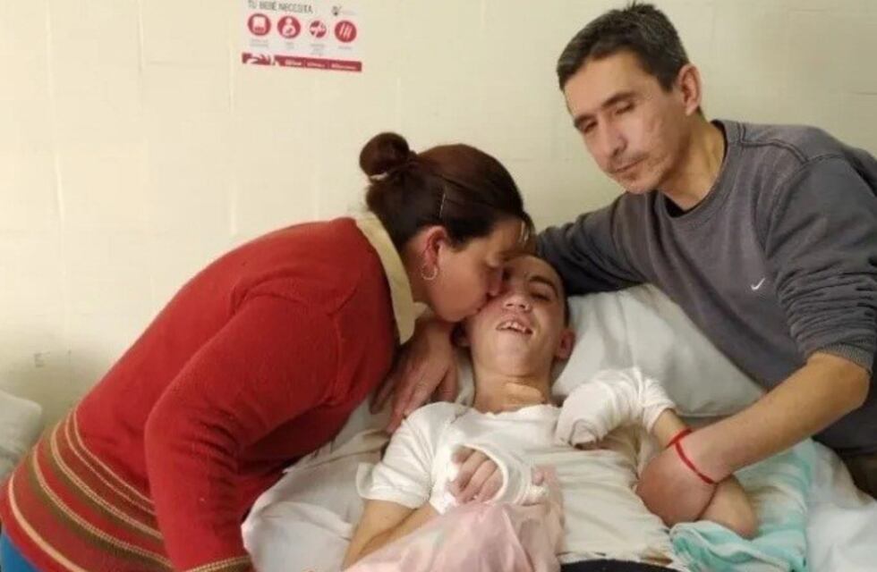 Cayó de un cerro y quedó postrado en una cama, lucha para volver a caminar