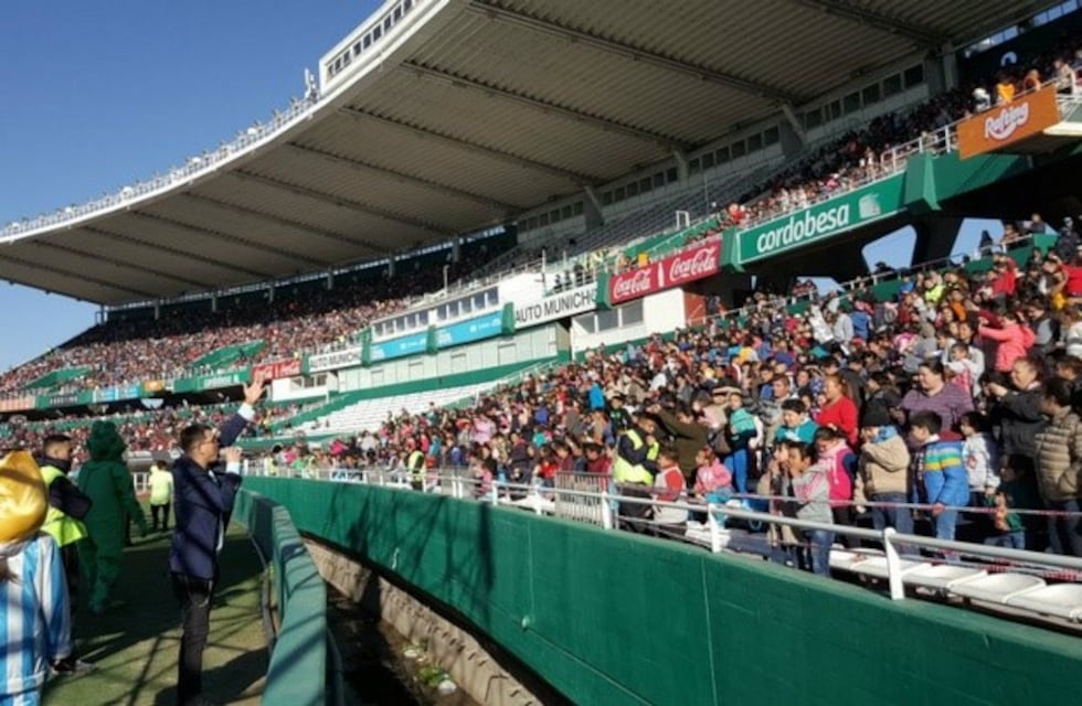 El festejo del Día del niño en el estadio Mario Alberto Kempes