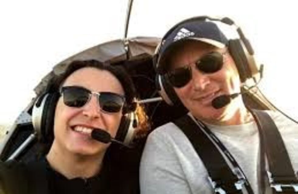 Perdió la vida al caer con su avioneta y el hijo que lo acompañaba sufrió graves heridas