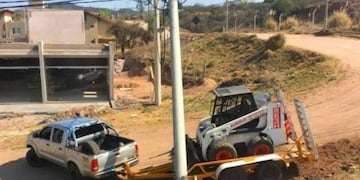 Chocó contra un poste de luz y casi desata una tragedia\u002E