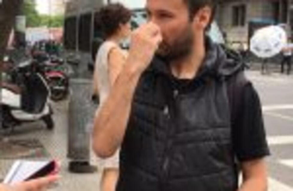 Incidentes frente al Congreso entre activistas y galgueros que se oponen a la ley anti-carreras