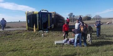 camión volcado con cerdos\nCréedito: El Dia