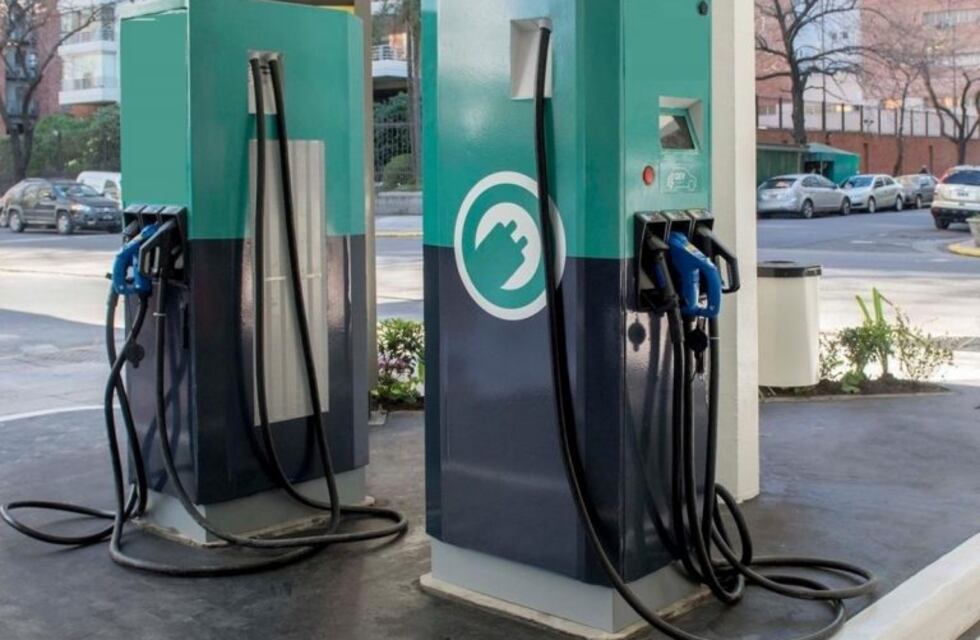 Inaugurarán los primeros puestos de recarga para autos eléctricos en la autopista a Santa Fe