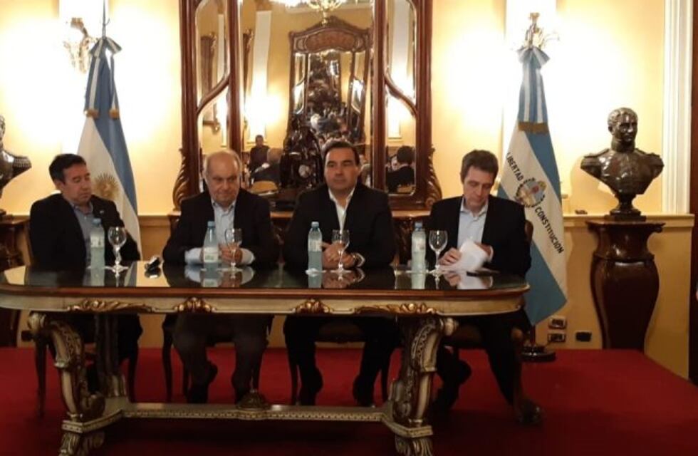 Valdés y Lombardi firmaron convenios en Corrientes