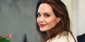 Así se vería Angelina Jolie como \