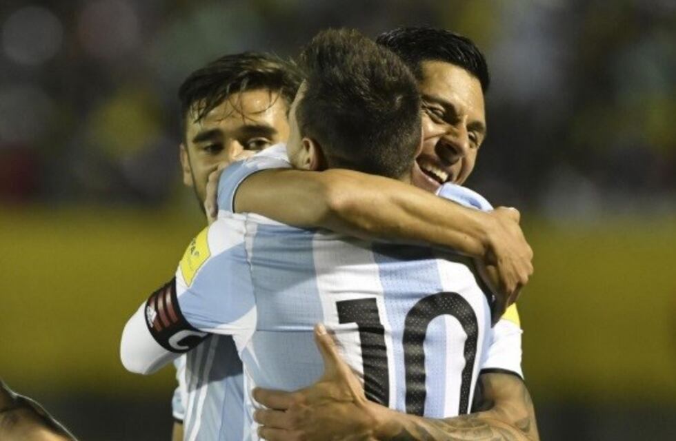 La gente festeja la convocatoria del mendocino Enzo Perez