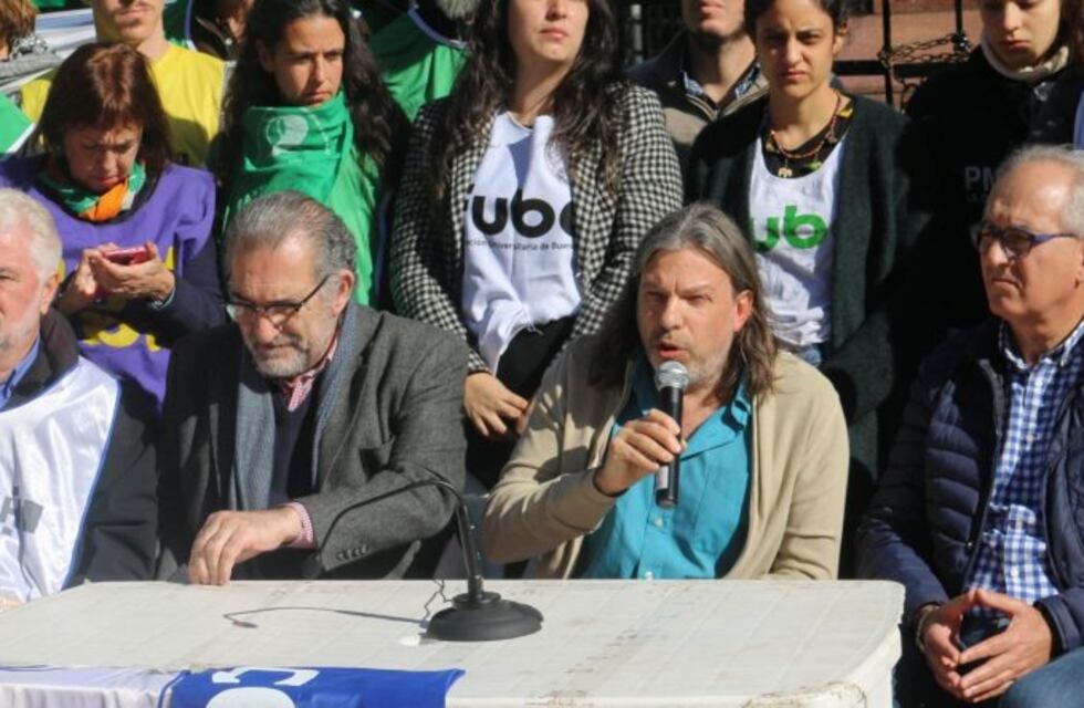 El gobierno y los universitarios acordaron un aumento salarial que contempla la inflación