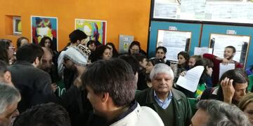 Alde y Pampillón impulsaron a una vigilia mediante asamblea y ocuparon el SUM\u002E (Vía Rosario)