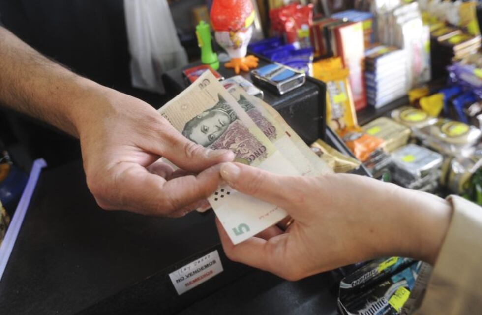 Comenzó el canje de los billetes de $ 5 de cara a su salida de circulación