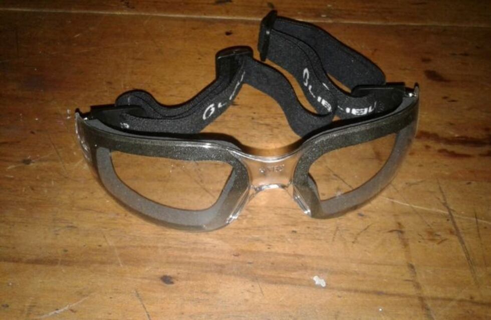 Robaron anteojos a un niño con discapacidad visual y su familia pide desesperada que los devuelvan