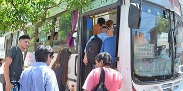 El lunes habrá paro de colectivos porque los empresarios no le abonaron el sueldo a los choferes\u002E