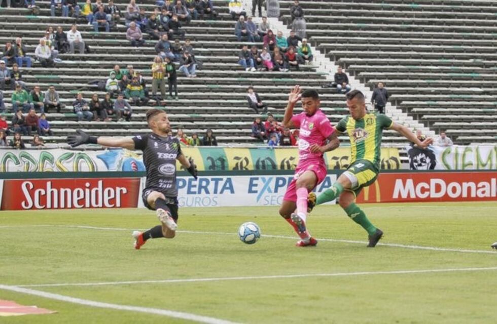 Aldosivi recuperó la sonrisa con el debut de Hoyos: le ganó 1 a 0 a Defensa y Justicia
