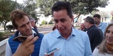 Referentes del PJ de Arroyito junto a Ramón Giraldi