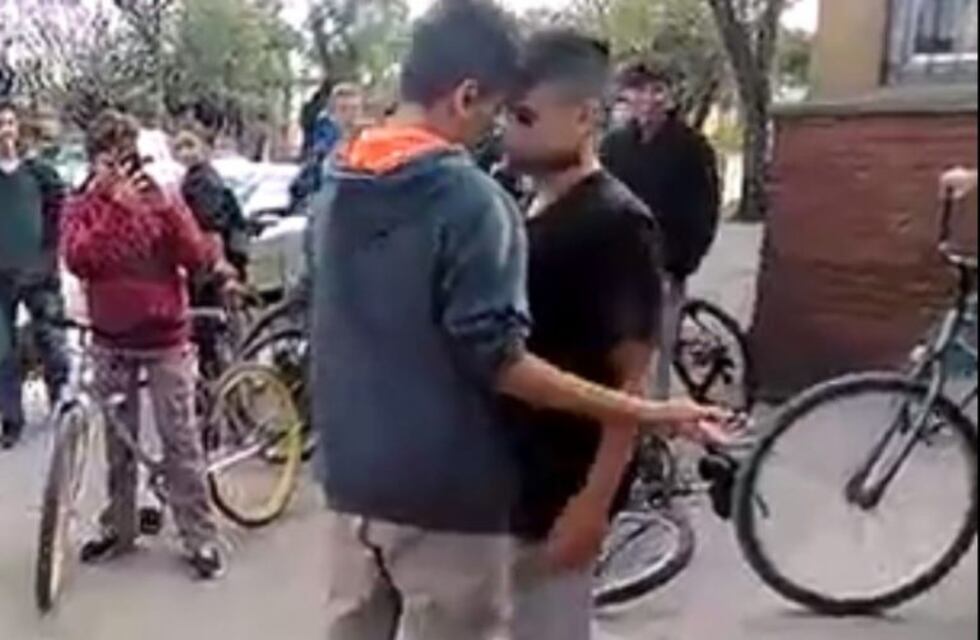 Tras los polémicos videos, el fiscal de Rufino habló de un "club de la pelea" y notificó a la Justicia de Menores