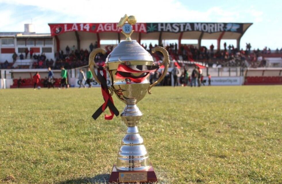 La copa "Salvador Pedro Cicchini" ya está en el Mendizábal, como debía ser