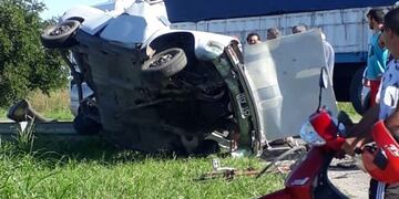 El vehículo se estrelló contra una columna el sábado\u002E (@lajulaansaldi)