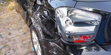 Testigos en Jujuy y Alvear filmaron un BMW chocado por una 4x4 en una presunta discusión por infidelidad\u002E (@radiofonica1007)