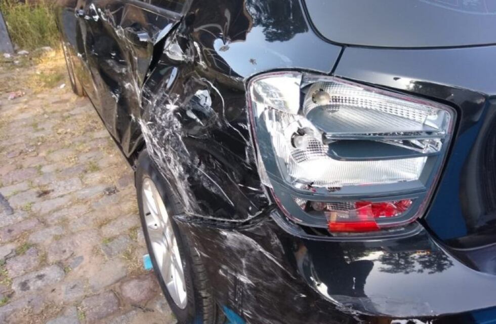 Afirman que el BMW chocado por infidelidad es del cuñado de Cinthia Fernández