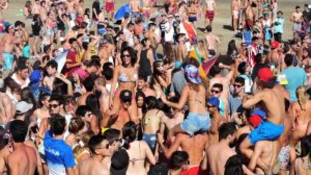 La ciudad balnearia ya arrancu00f3 la temporada con miles de turistas de todo el pau00eds.